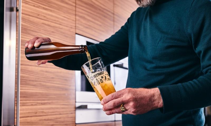 Beerwulf glas volschenken met vaderdag Beerwulf glas volschenken met vaderdag